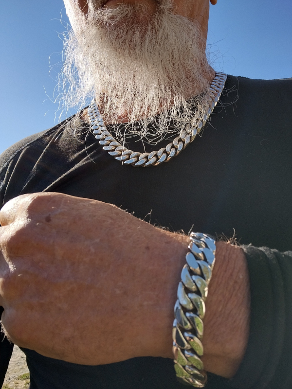 Scott from Gainesville, Georgia, wearing his 15mm x 24  curb bracelet