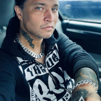 Zoli on his custom made curb bracelet