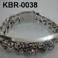 KBR-0038.chunky-skull-id-bracelet